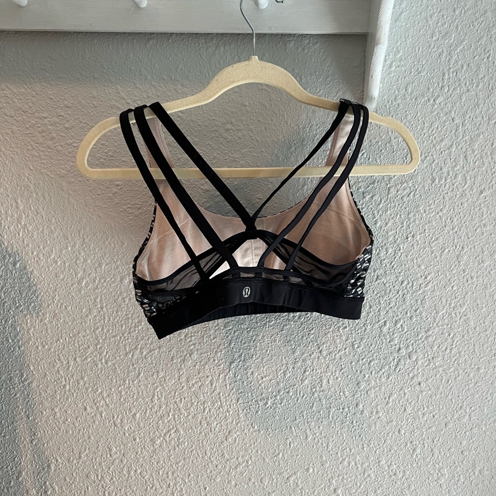 Lululemon sports bra